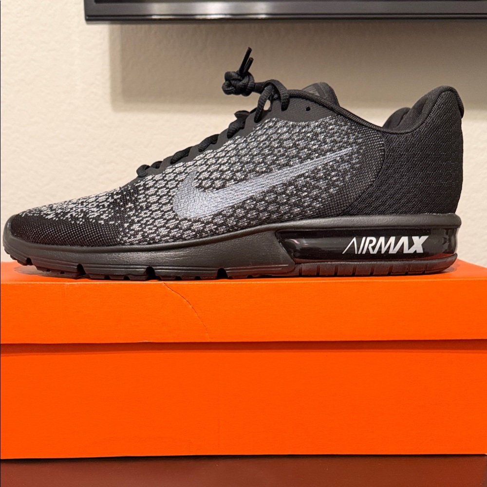 Nike Air Max Sequent 2 in Black / Dark Gray / Metallic Hermatite